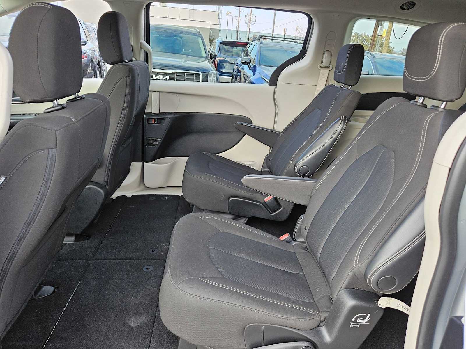 Thumbnail: 2023 Chrysler Voyager - 20