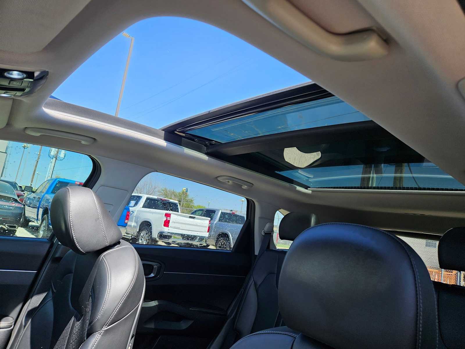 Thumbnail: 2023 Kia Sorento - 15