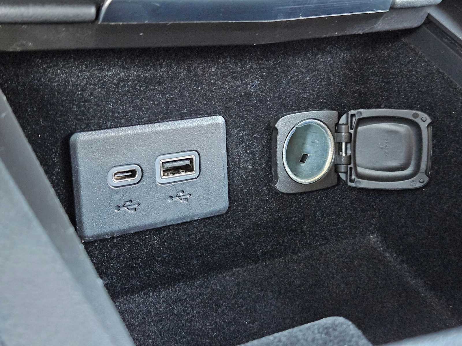 Thumbnail: 2023 Cadillac XT4 - 30