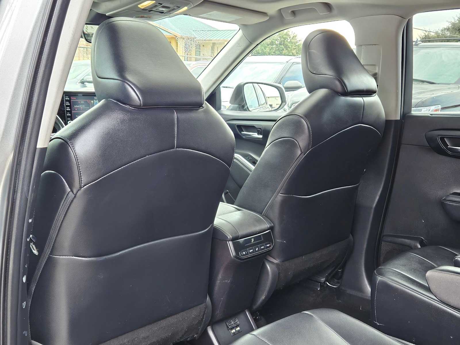 Thumbnail: 2021 Toyota Highlander - 17