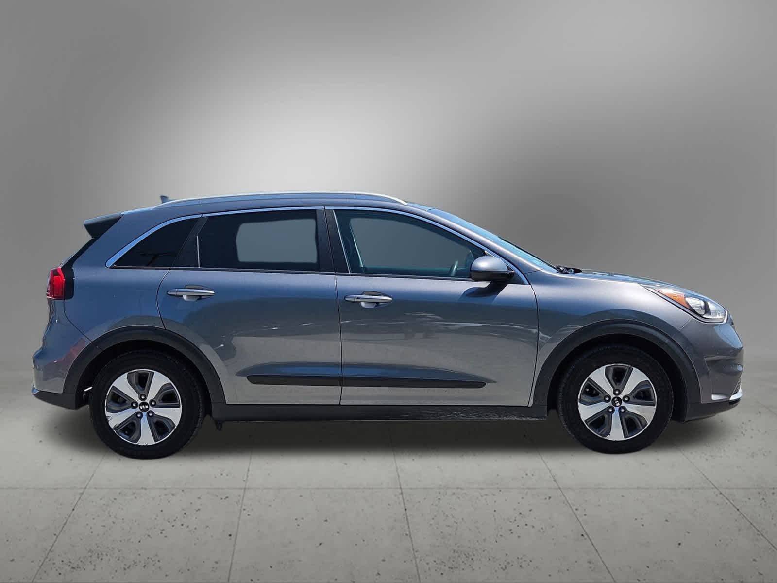 Thumbnail: 2018 Kia Niro - 6