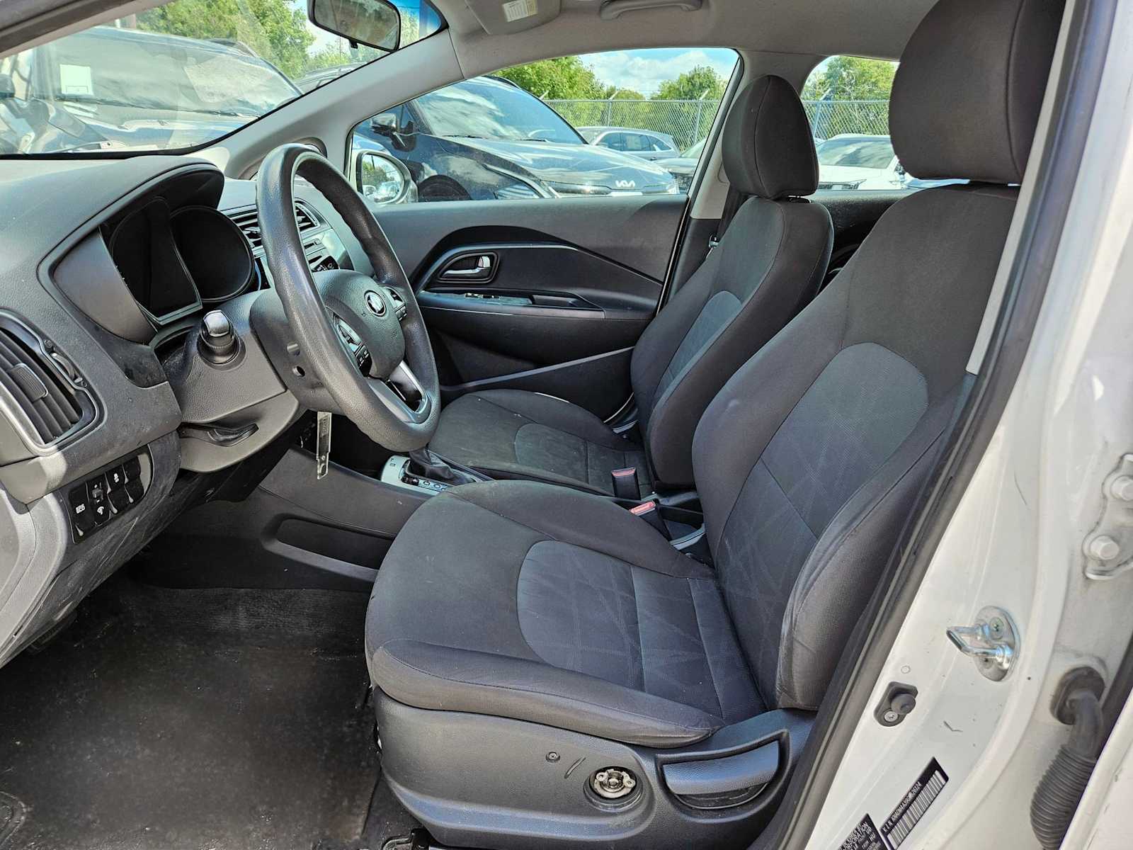 Thumbnail: 2016 Kia Rio - 12