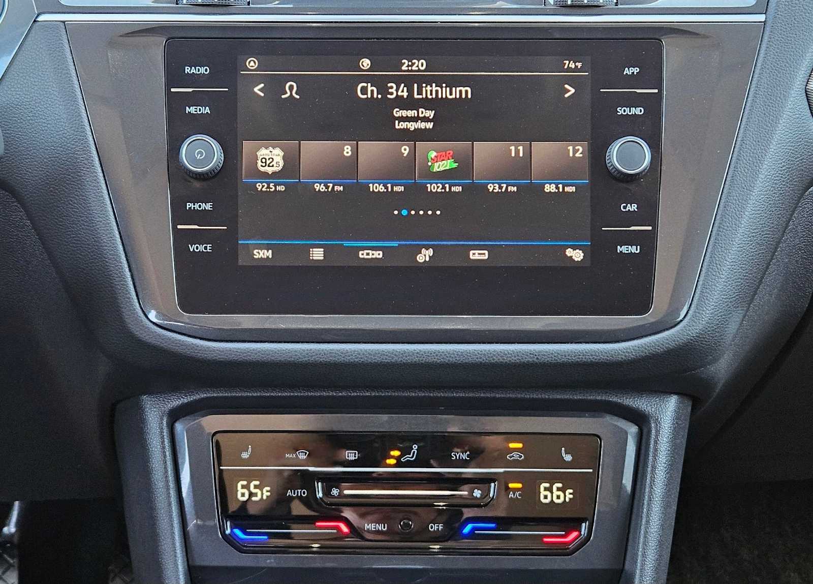 Thumbnail: 2022 Volkswagen Tiguan - 25