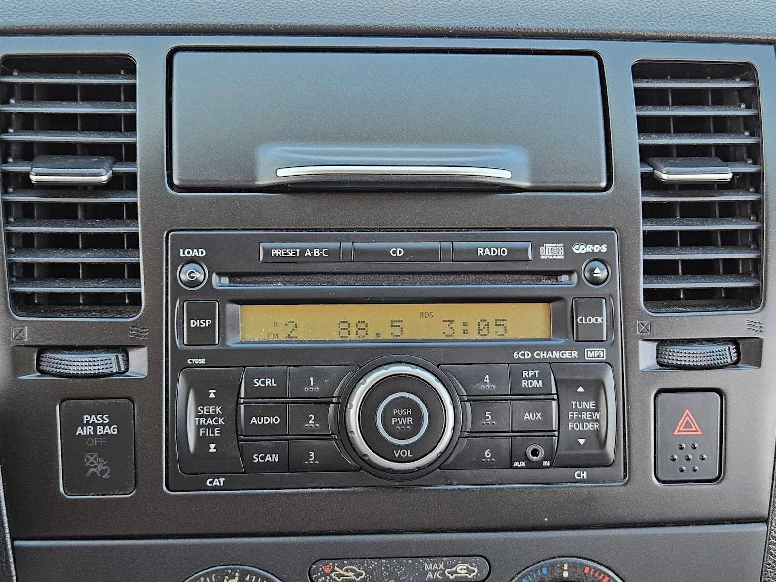 Thumbnail: 2009 Nissan Versa - 23