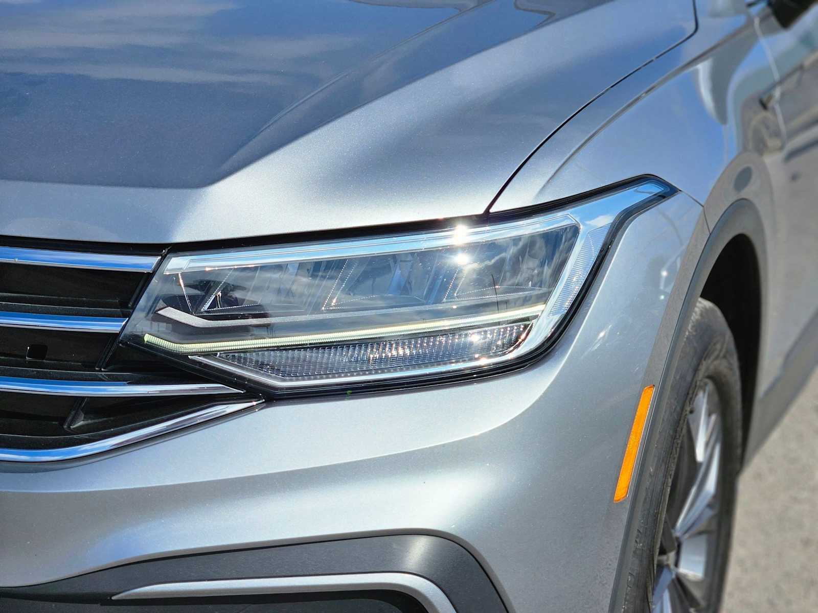 Thumbnail: 2023 Volkswagen Tiguan - 10