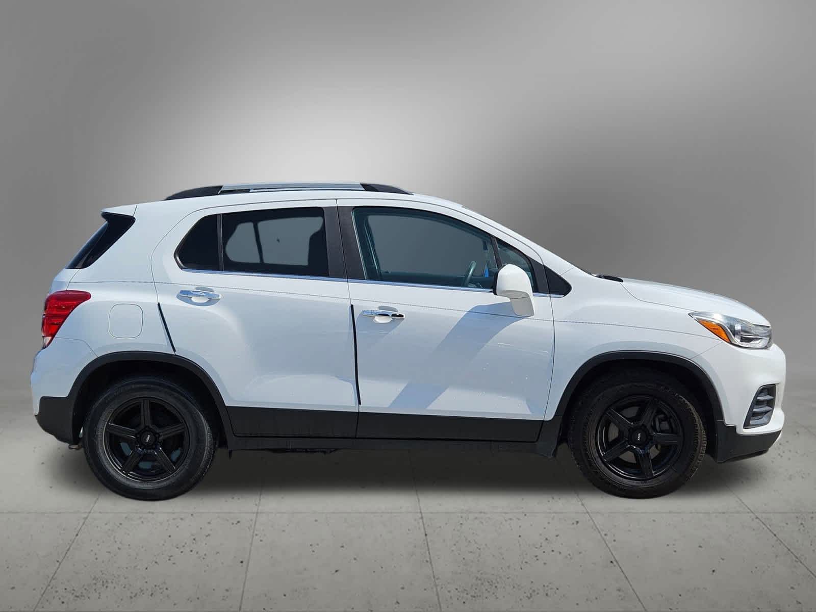 Thumbnail: 2017 Chevrolet Trax - 6