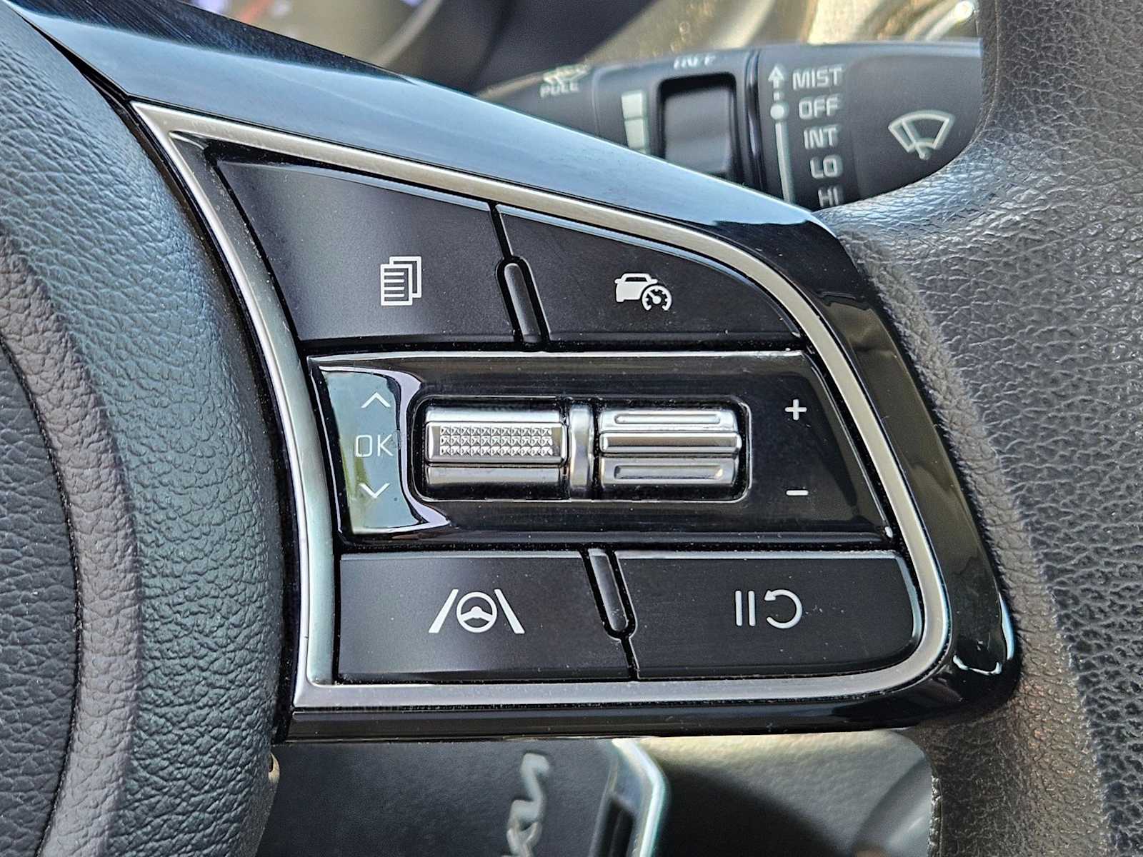 Thumbnail: 2023 Kia Forte - 17