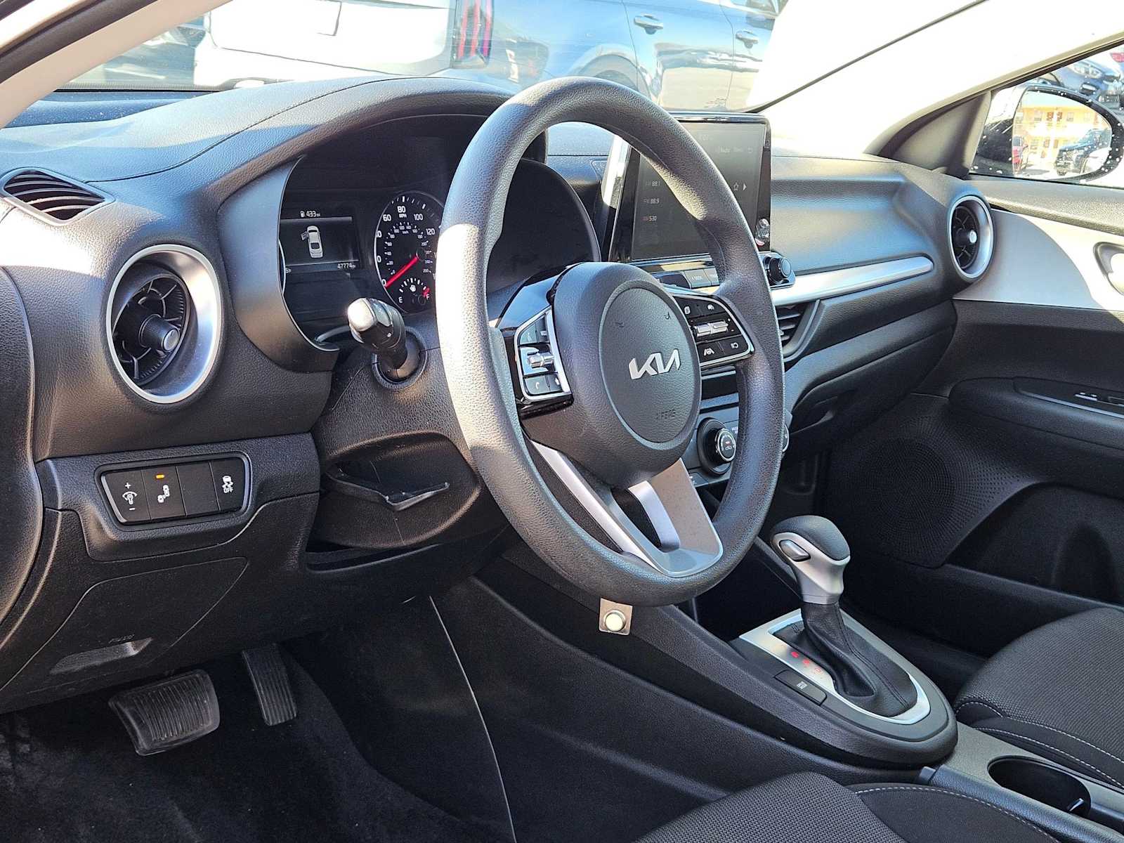 2023 Kia Forte LXS photo 2