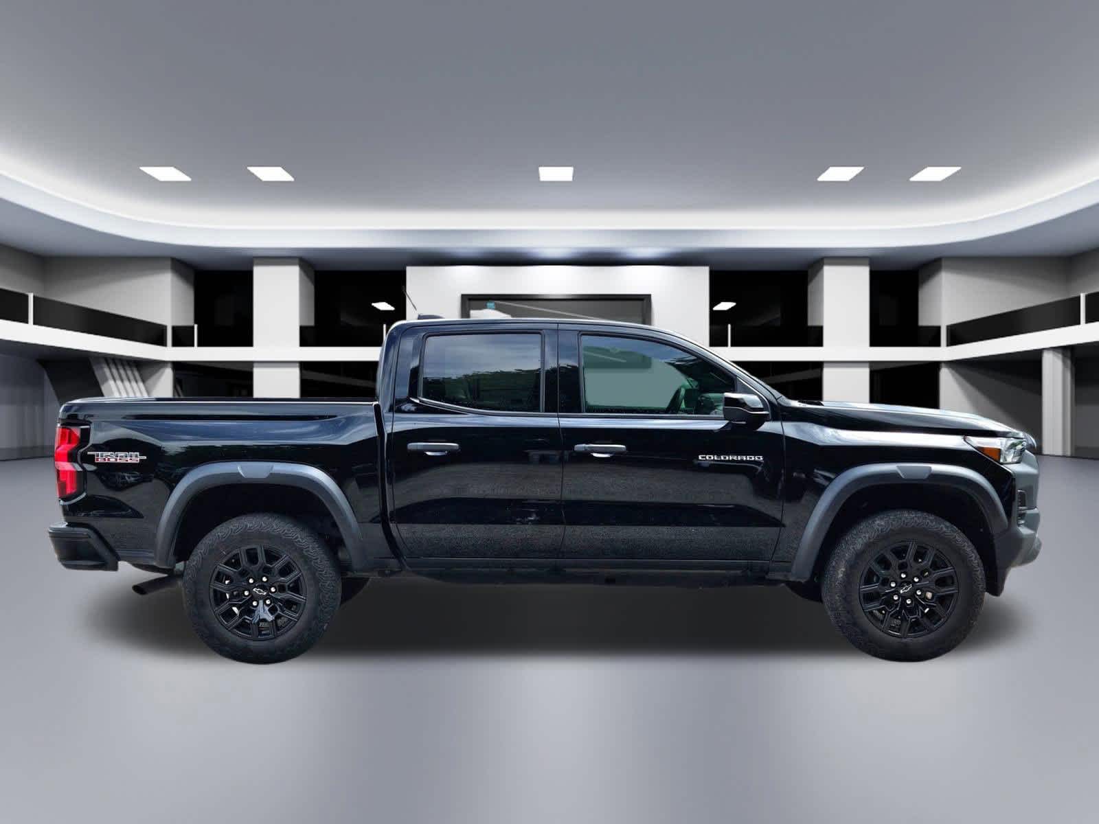 Thumbnail: 2023 Chevrolet Colorado - 7