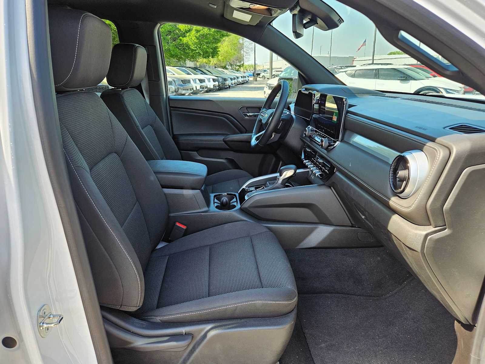 Thumbnail: 2023 Chevrolet Colorado - 20