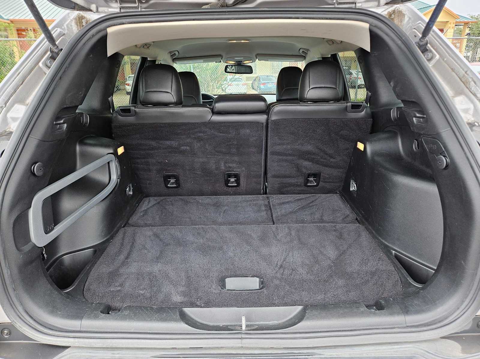 Thumbnail: 2018 Jeep Cherokee - 19