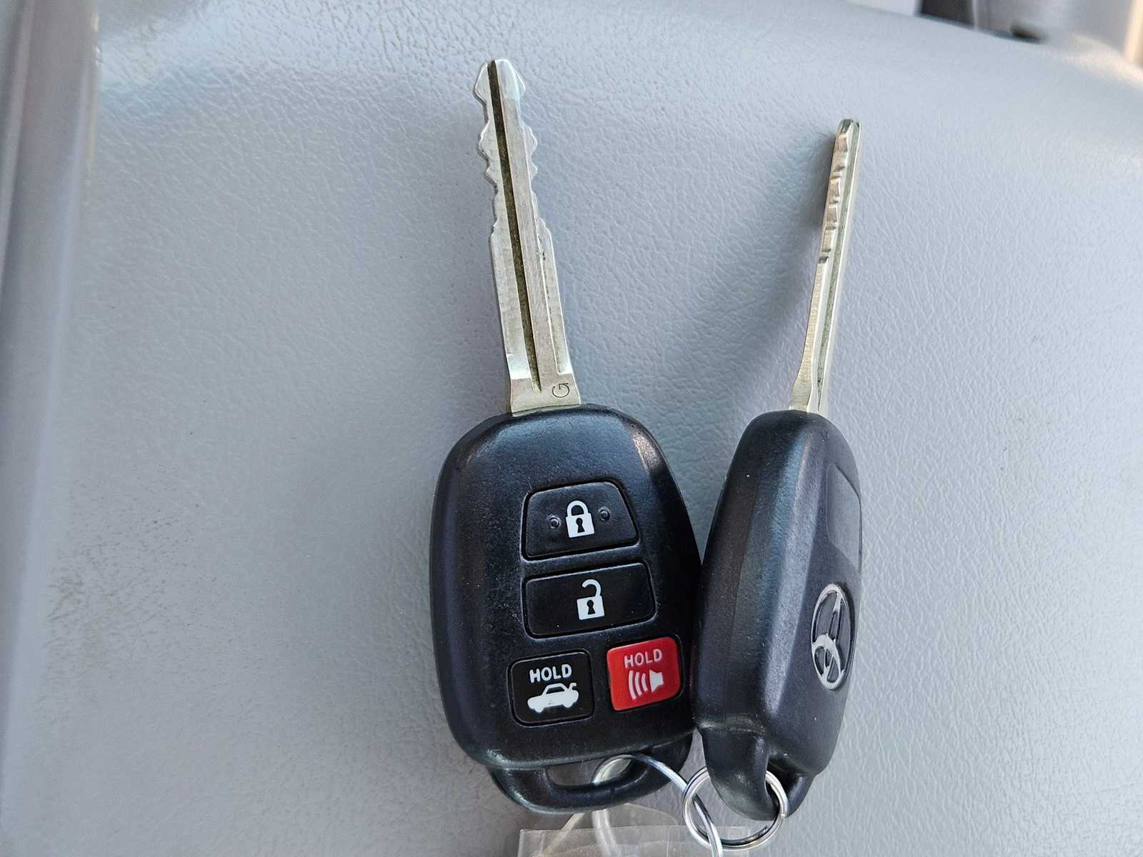 Thumbnail: 2013 Toyota Camry - 25