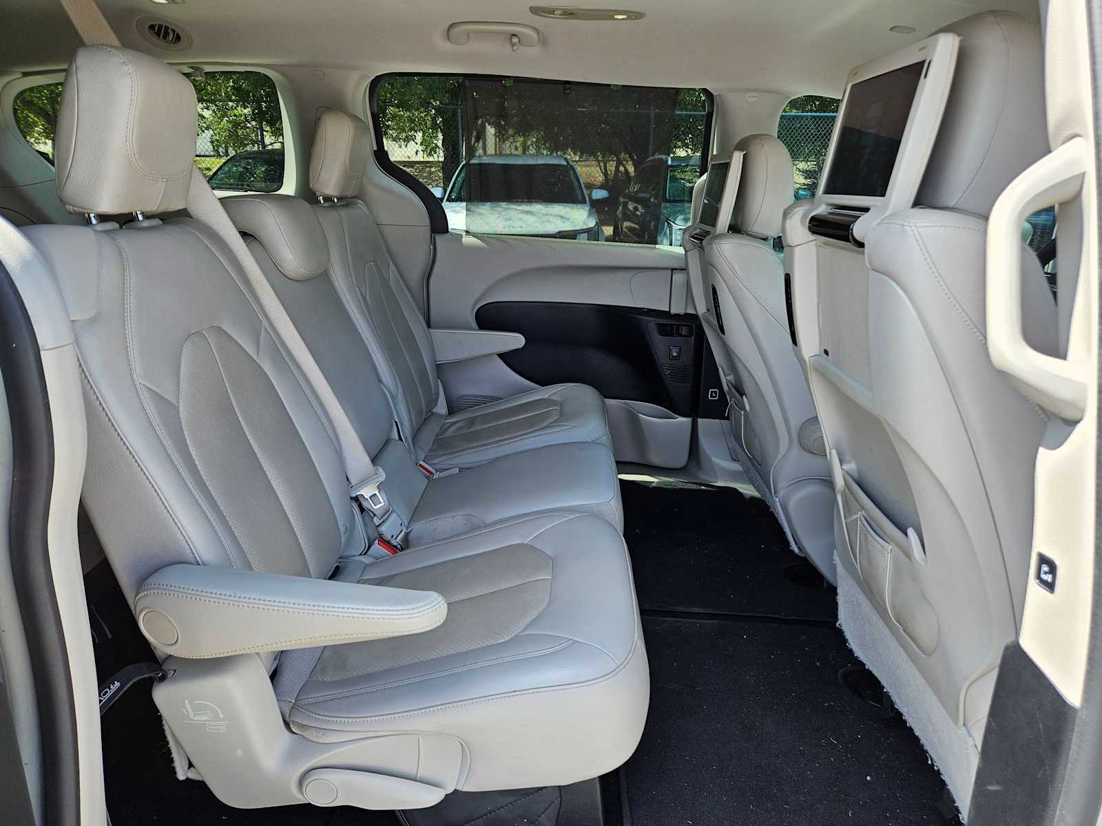Thumbnail: 2017 Chrysler Pacifica - 20