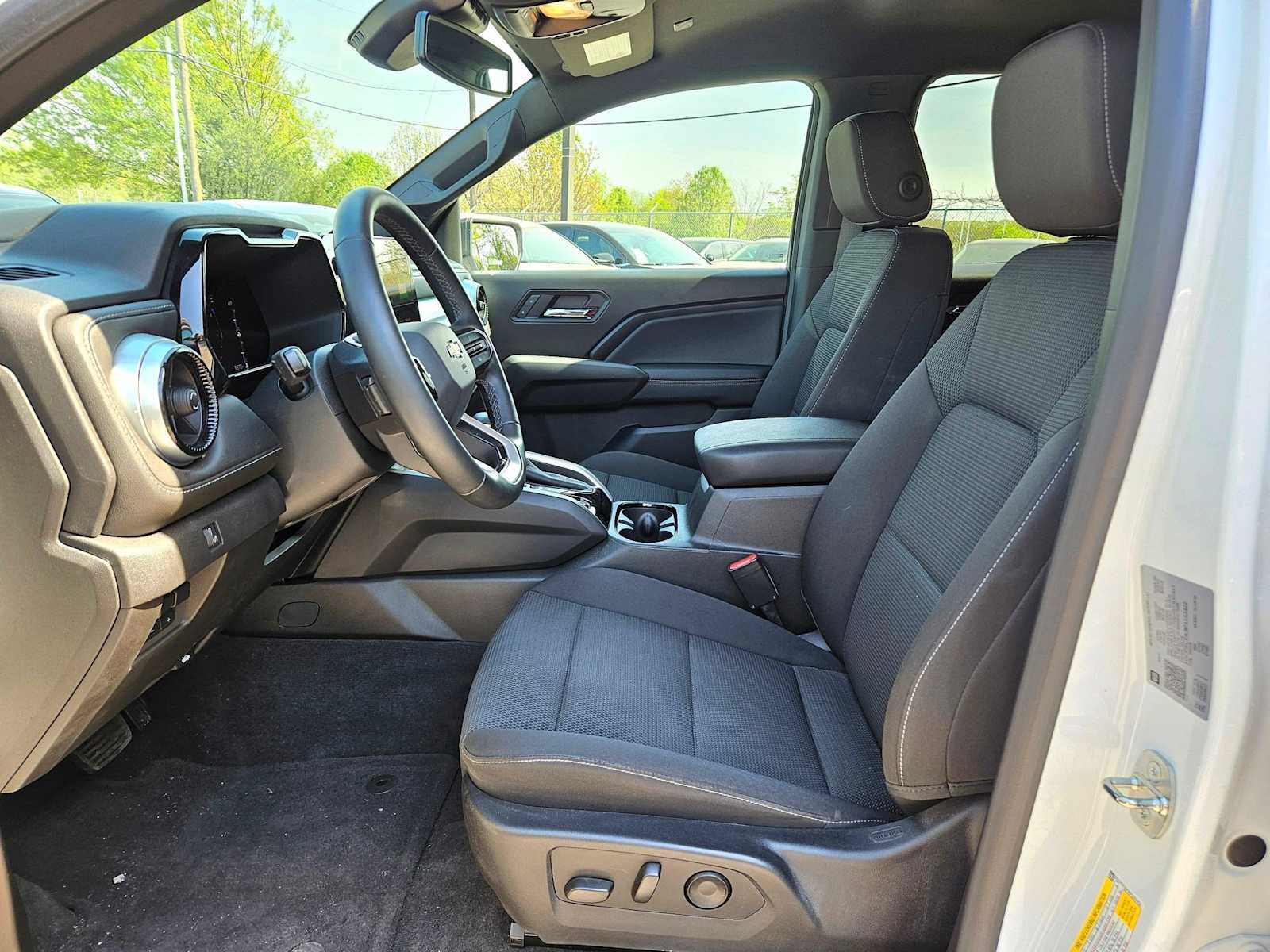 Thumbnail: 2023 Chevrolet Colorado - 16