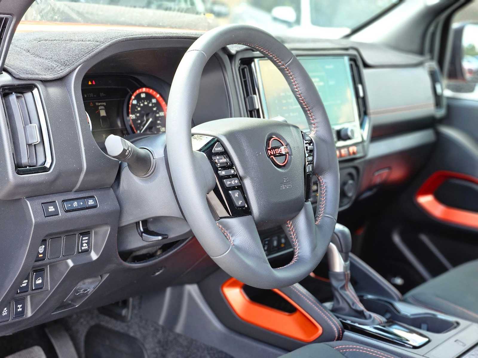 2025 Nissan Frontier PRO-4X photo 2