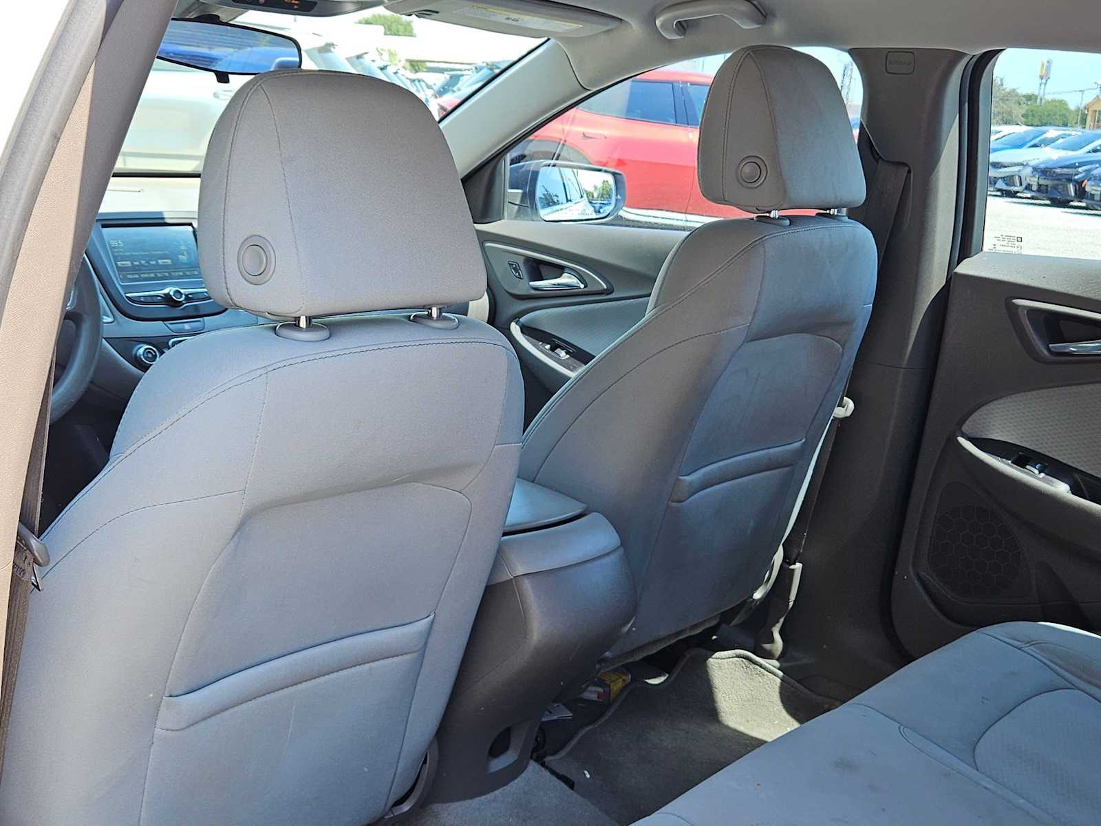Thumbnail: 2016 Chevrolet Malibu - 15
