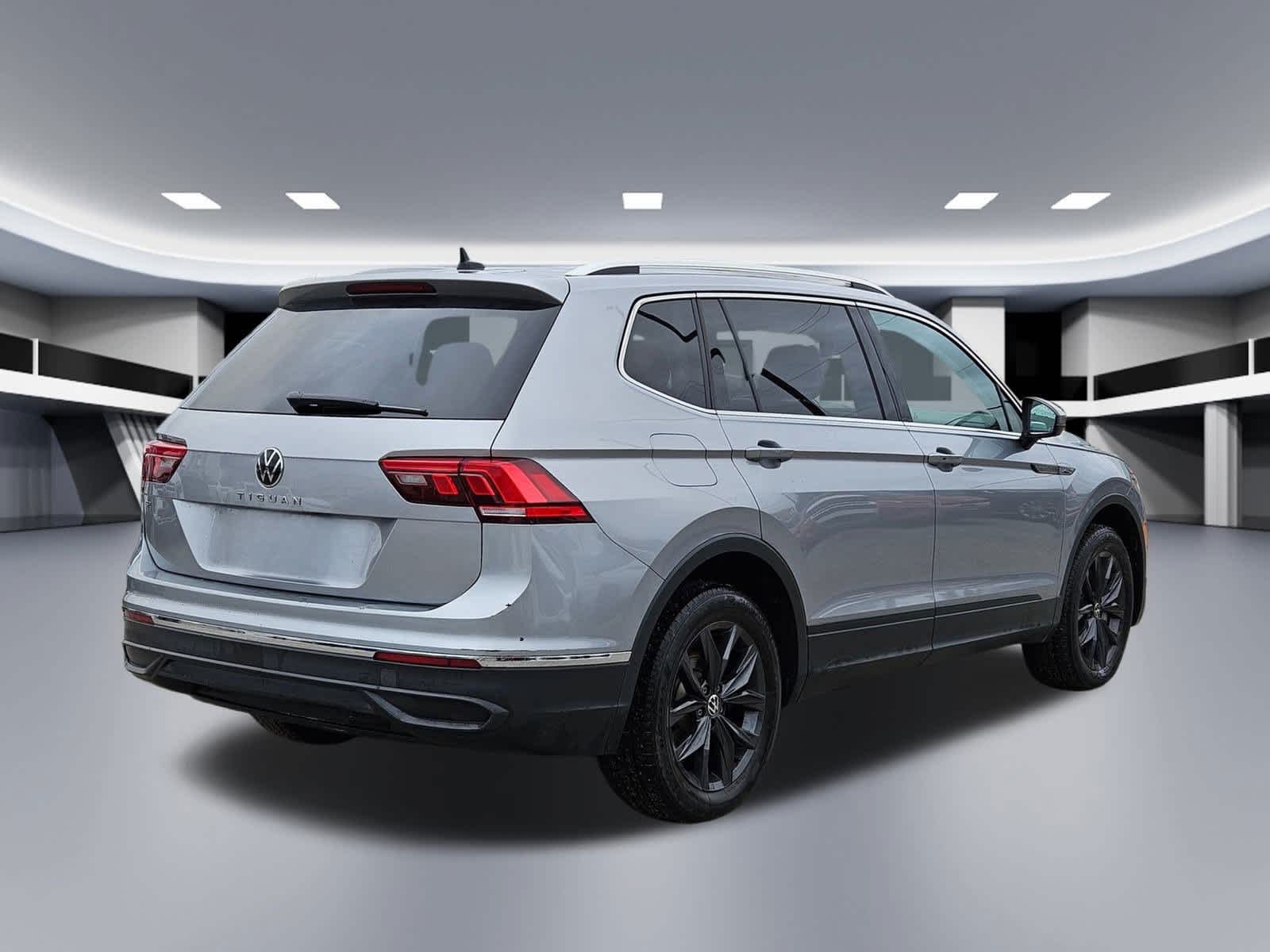 Thumbnail: 2024 Volkswagen Tiguan - 6