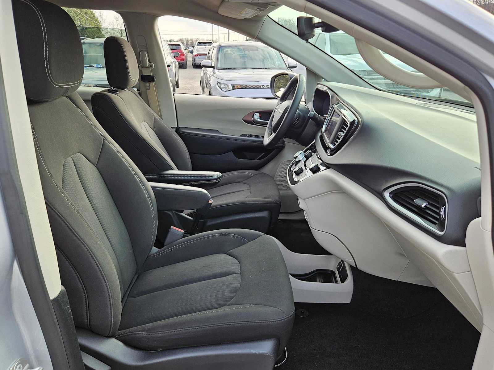 Thumbnail: 2023 Chrysler Voyager - 23