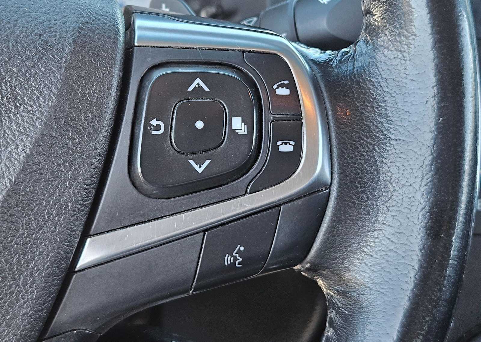 Thumbnail: 2016 Toyota Camry - 12