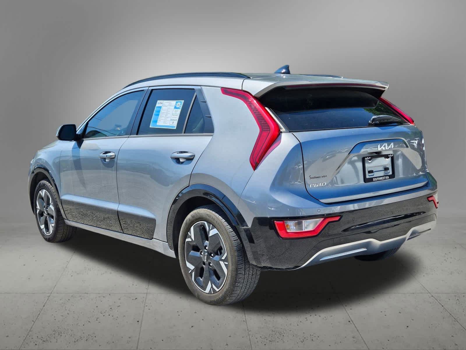 Thumbnail: 2023 Kia Niro - 4