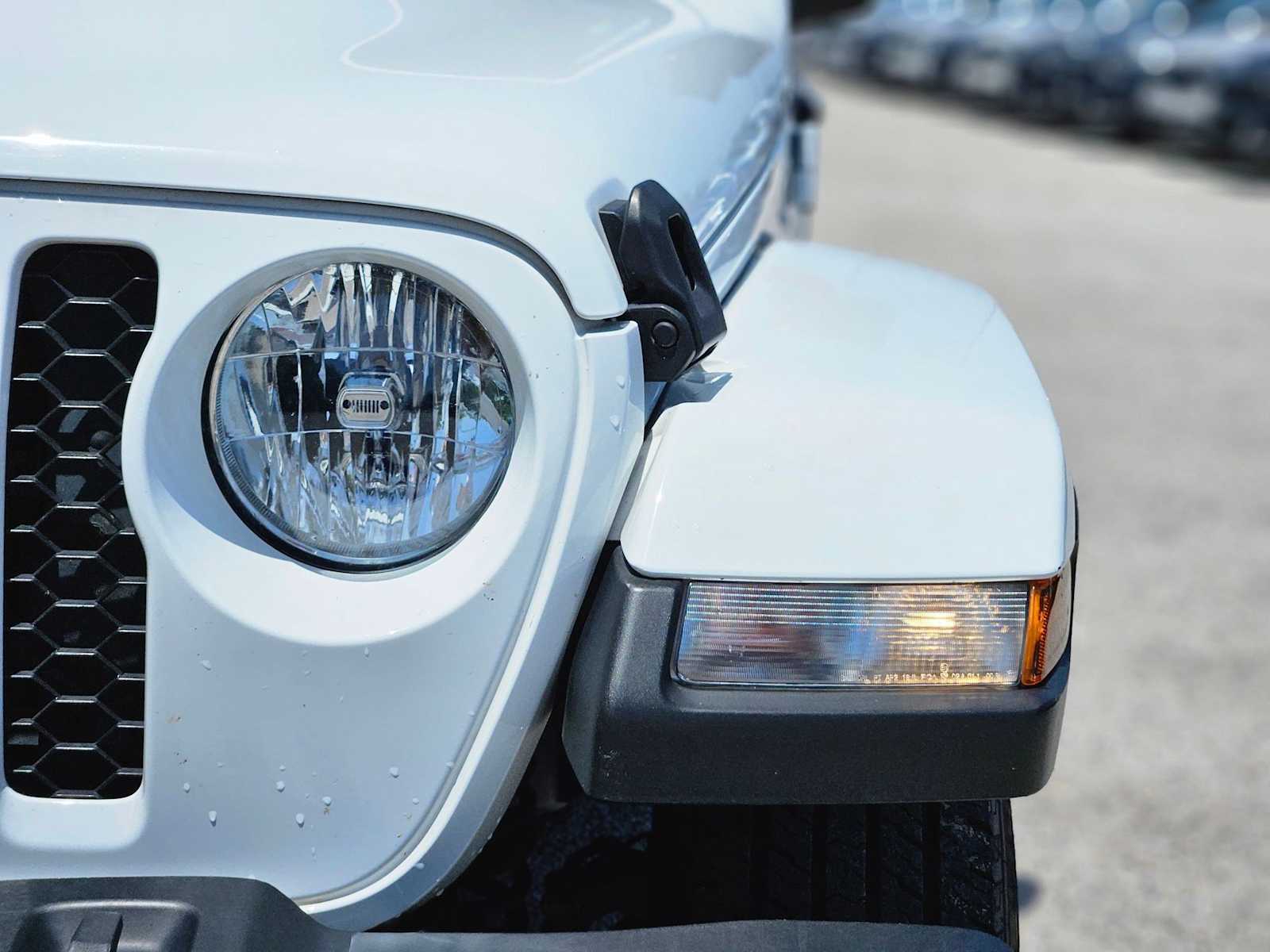 Thumbnail: 2023 Jeep Gladiator - 11
