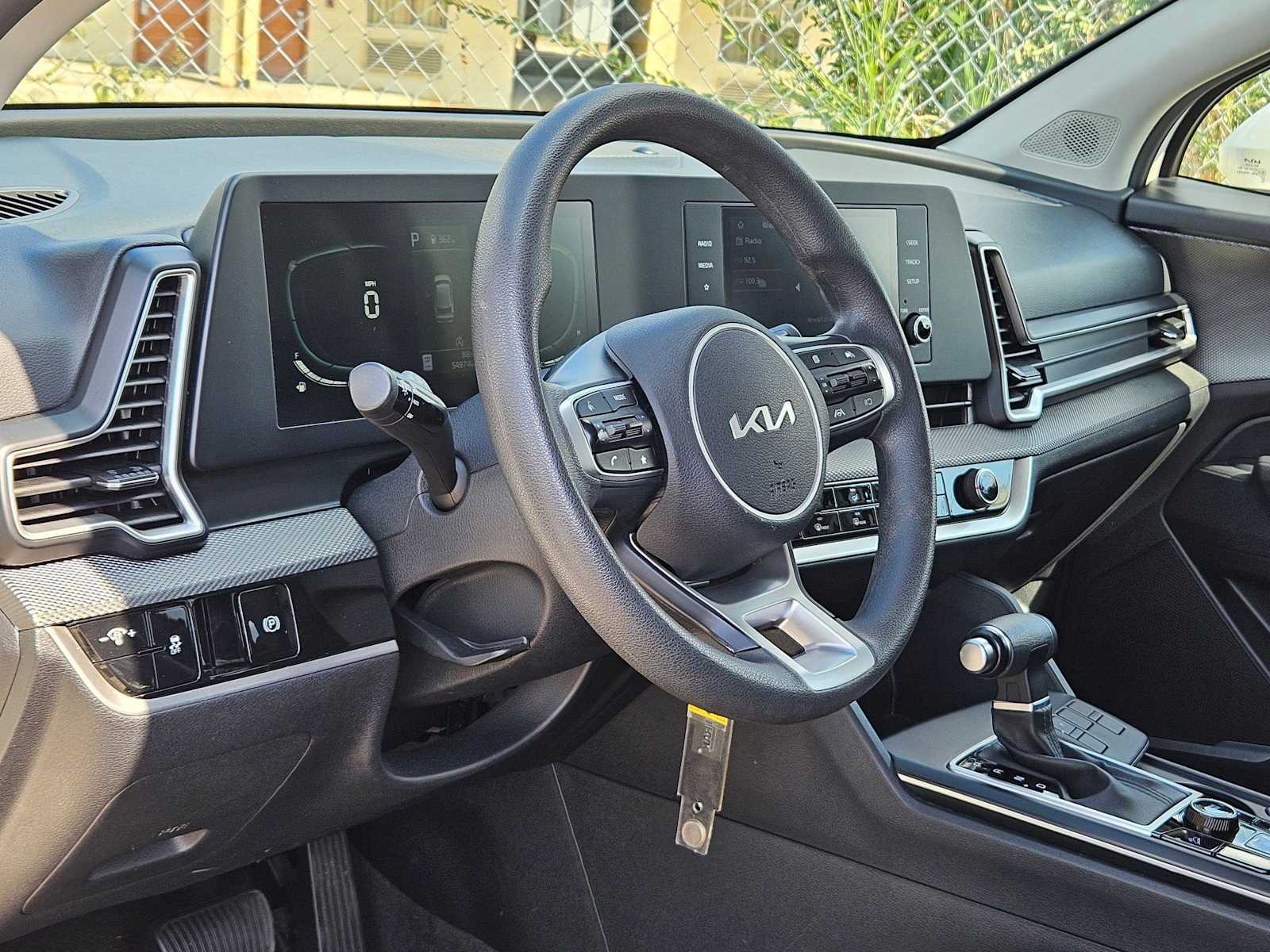 2023 Kia Sportage LX photo 2