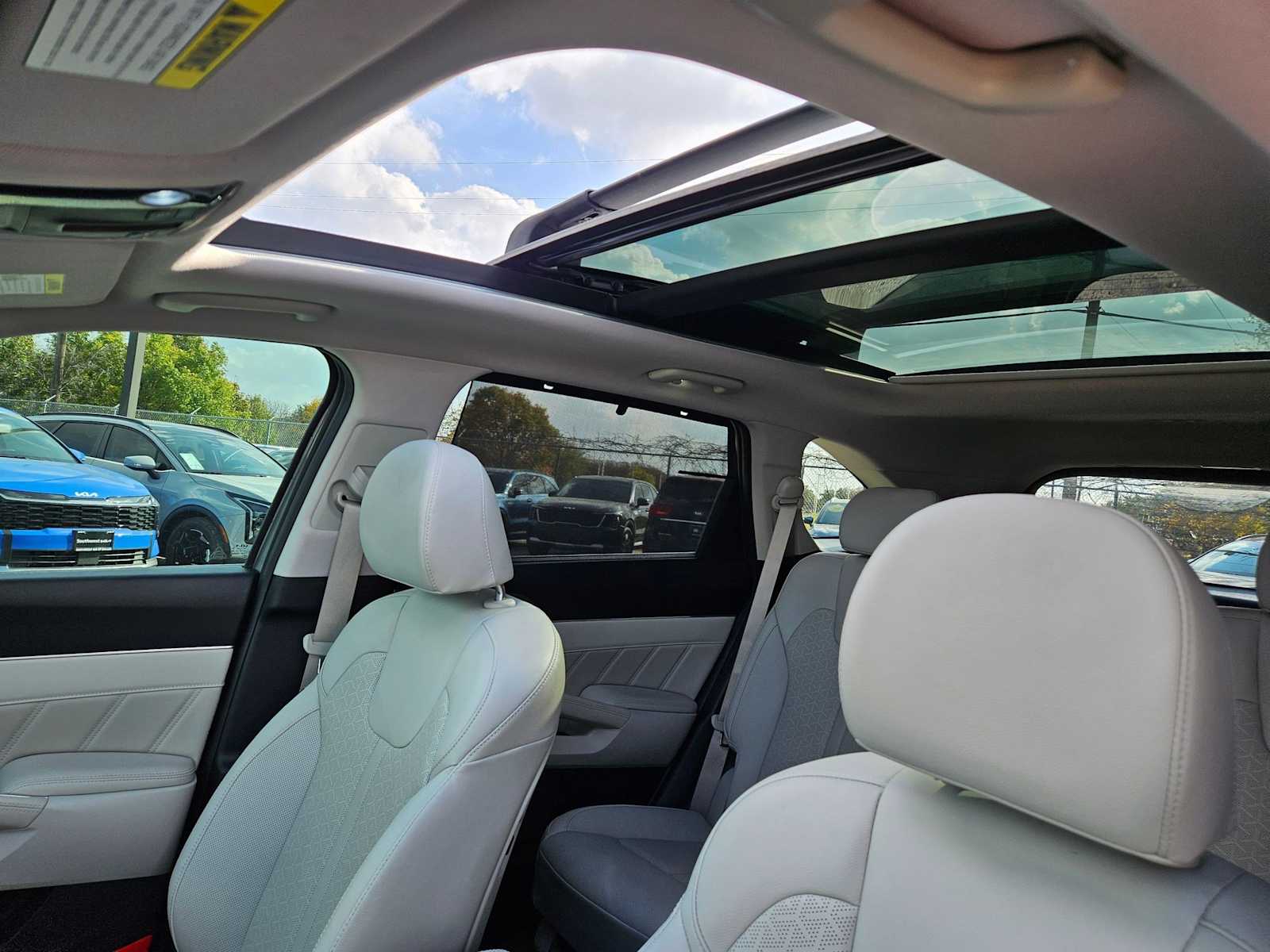 Thumbnail: 2023 Kia Sorento - 18