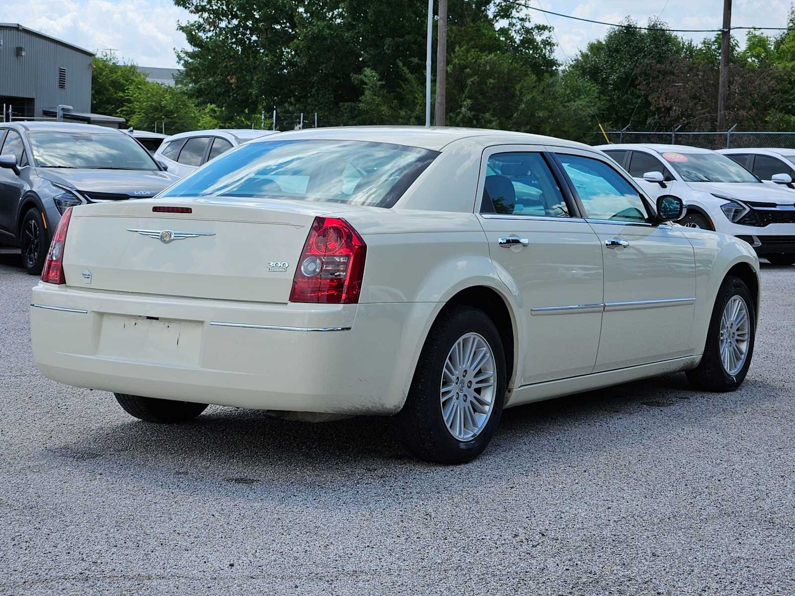 Thumbnail: 2010 Chrysler 300 - 6