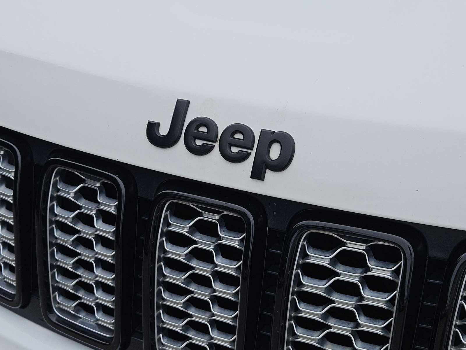 Thumbnail: 2018 Jeep Grand Cherokee - 11