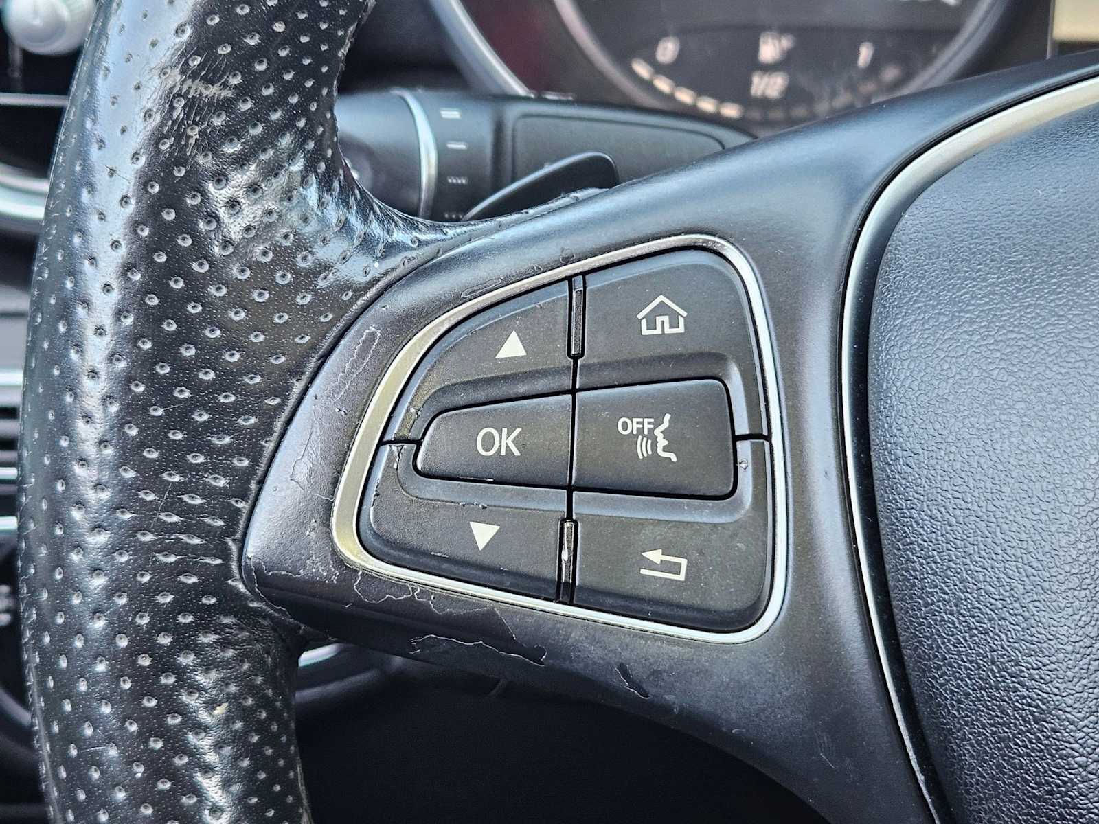 Thumbnail: 2016 Mercedes-Benz C-Class - 25