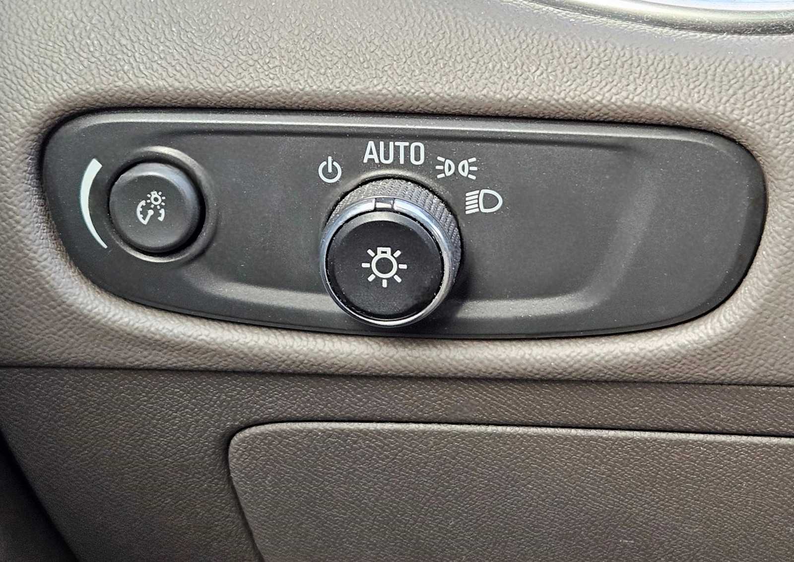 Thumbnail: 2016 Chevrolet Malibu - 20