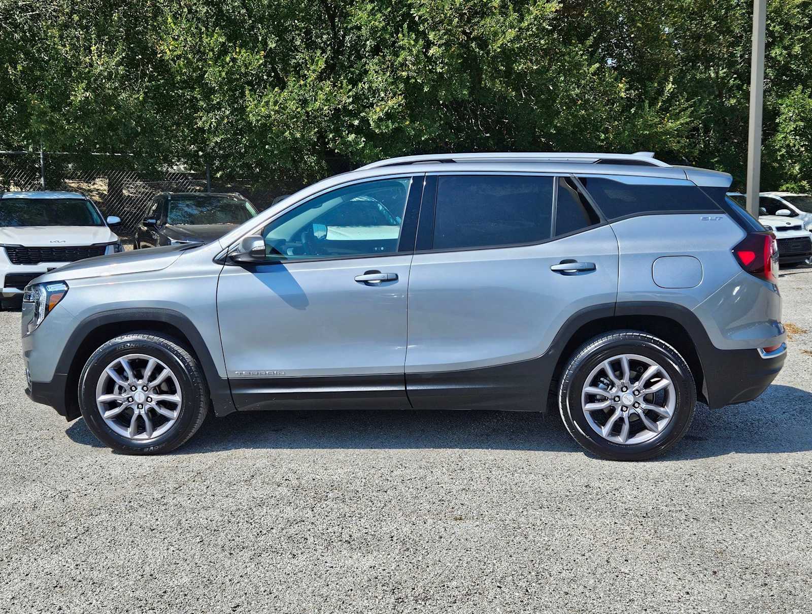 2024 Gmc Terrain SLT photo 3