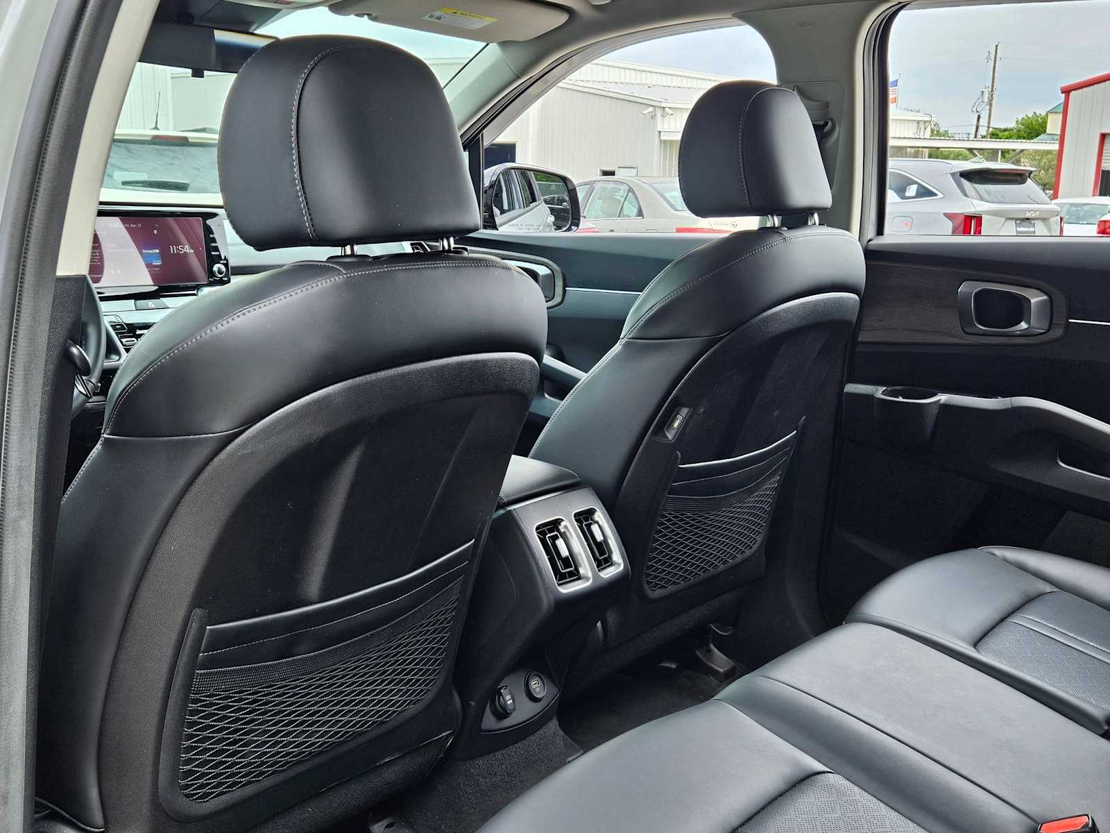 Thumbnail: 2023 Kia Sorento - 17