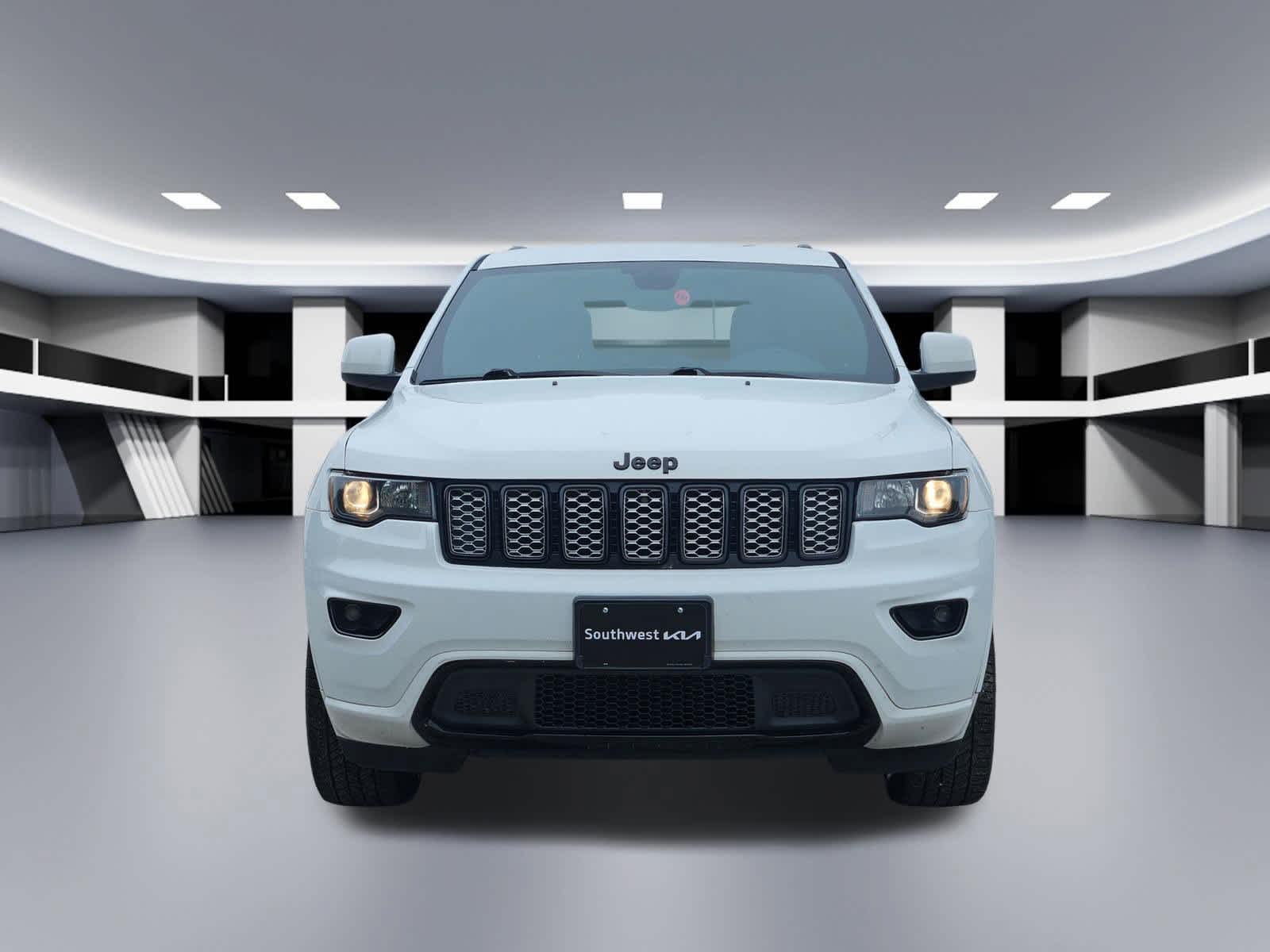 Thumbnail: 2018 Jeep Grand Cherokee - 8