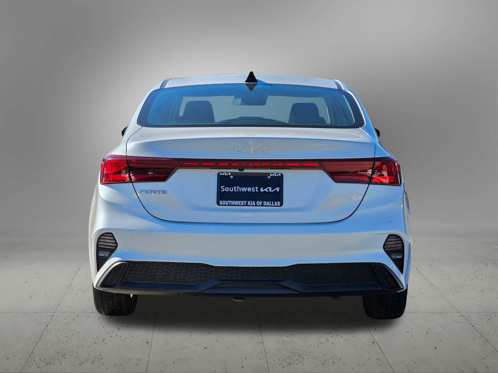 2023 Kia Forte LXS photo 4