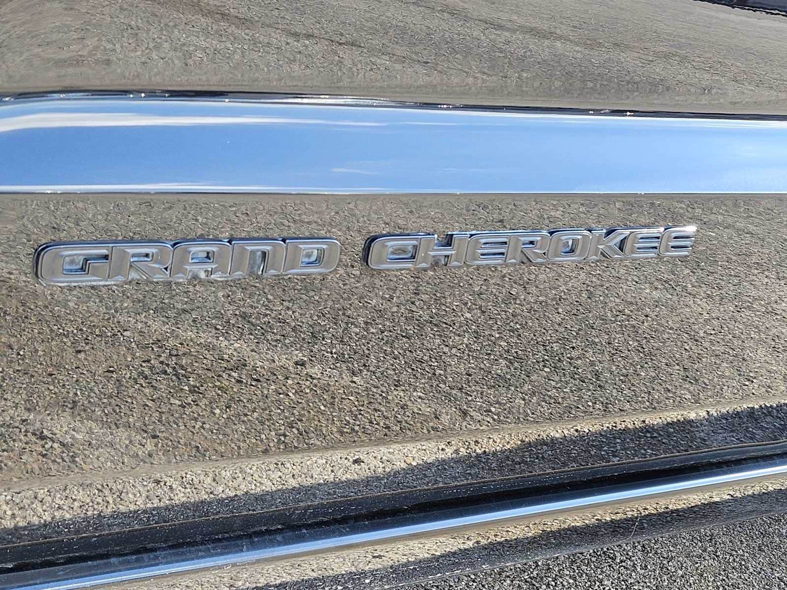 Thumbnail: 2020 Jeep Grand Cherokee - 12