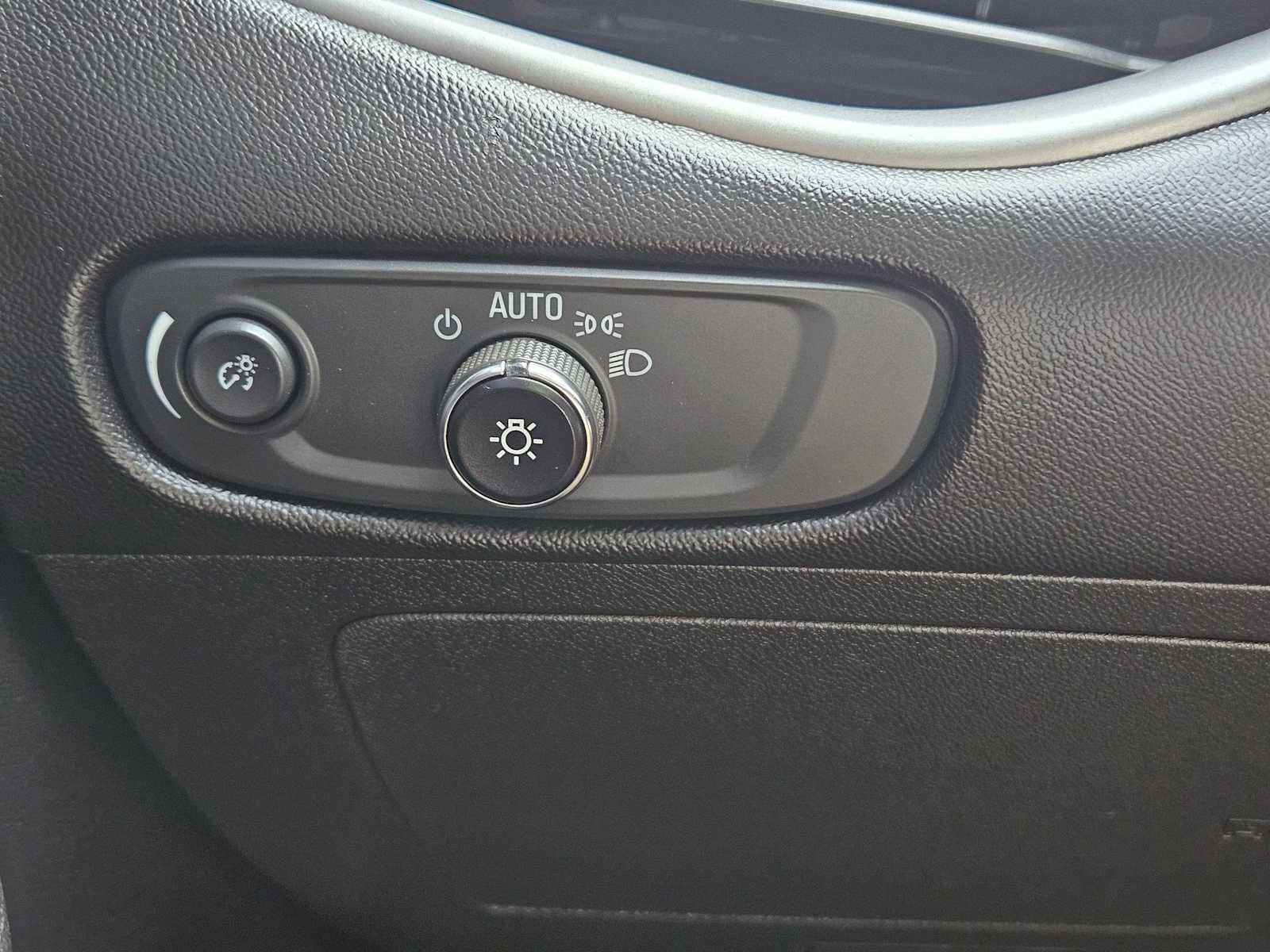 Thumbnail: 2020 Chevrolet Malibu - 30