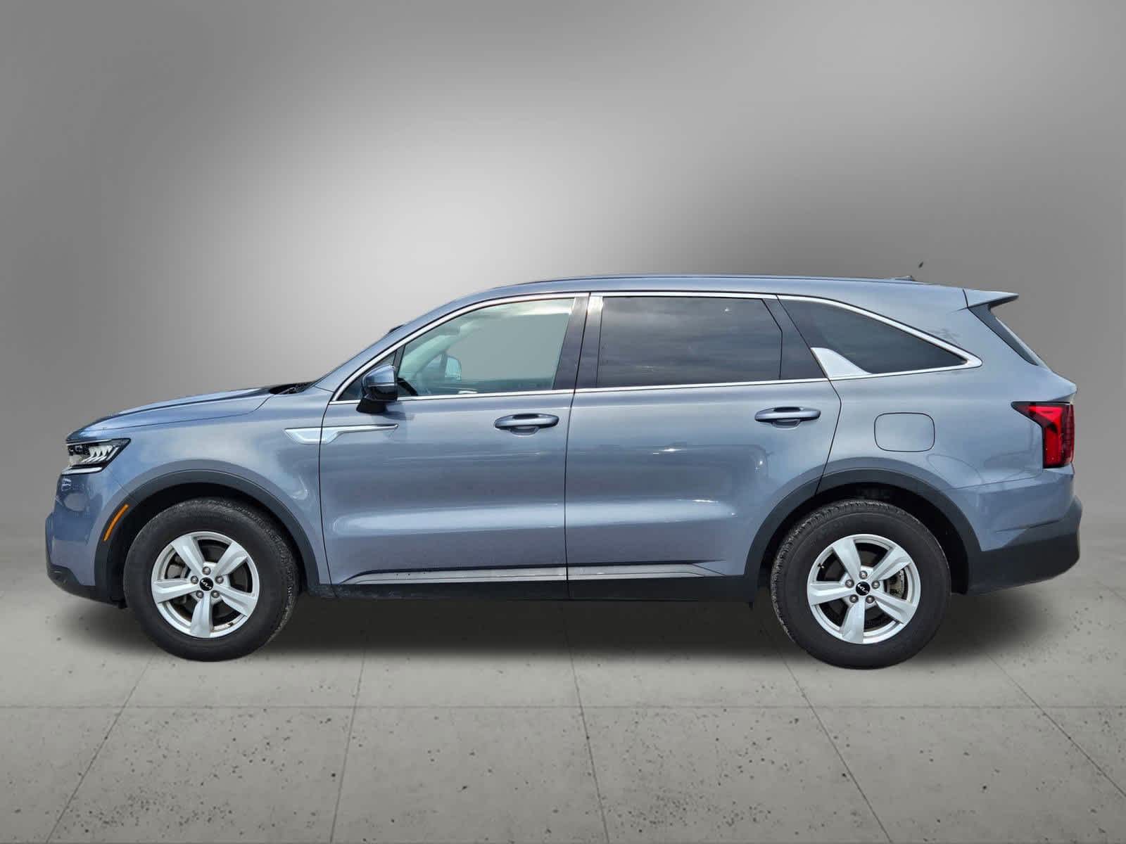 2023 Kia Sorento LX photo 3