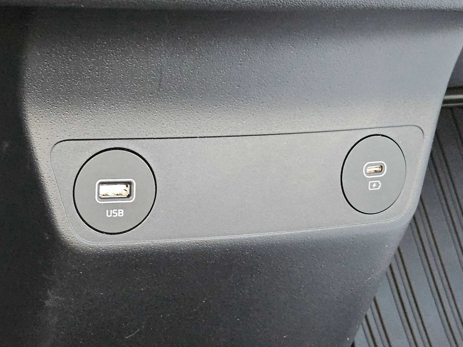 Thumbnail: 2023 Kia EV6 - 23