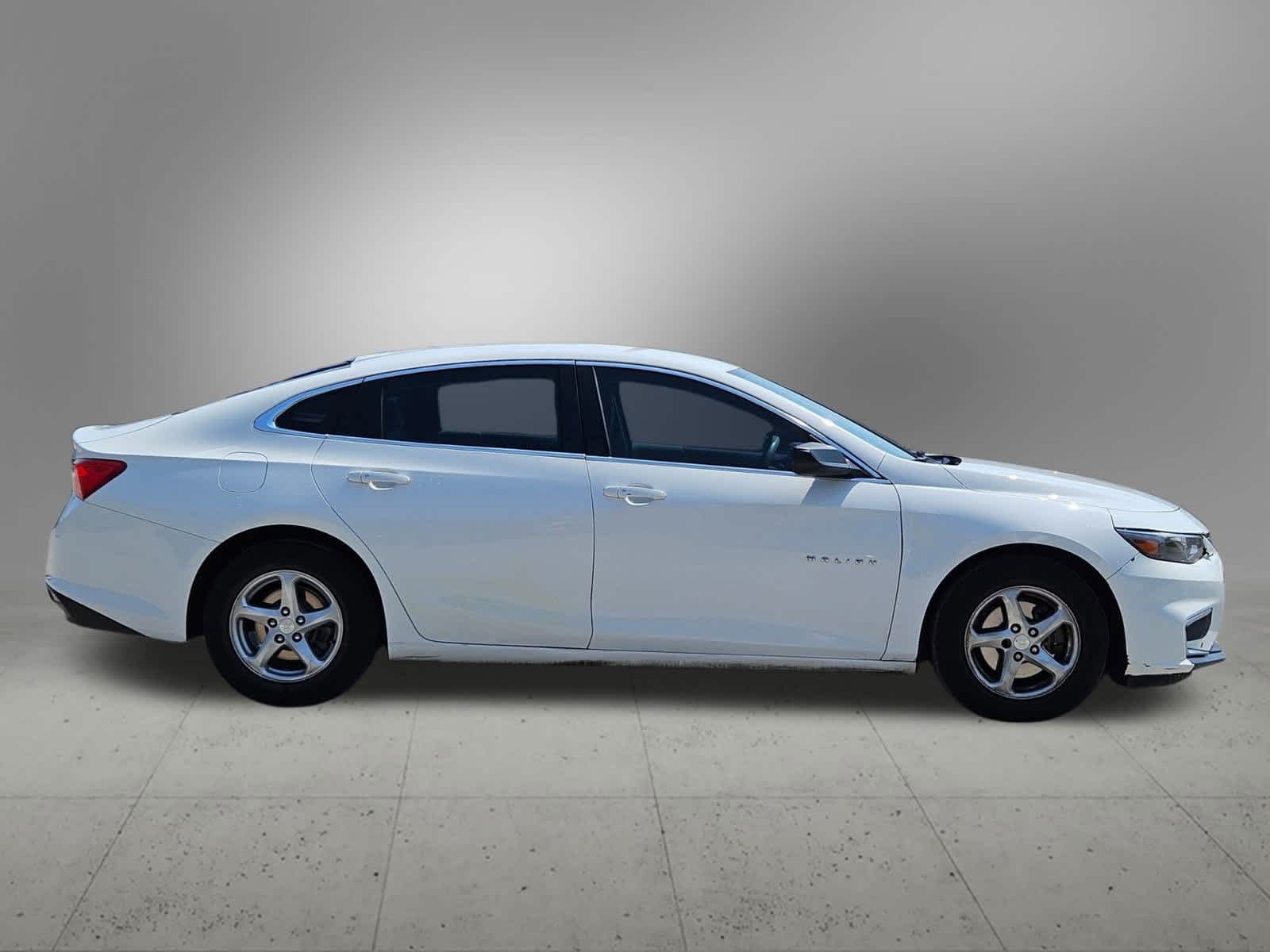 Thumbnail: 2016 Chevrolet Malibu - 6