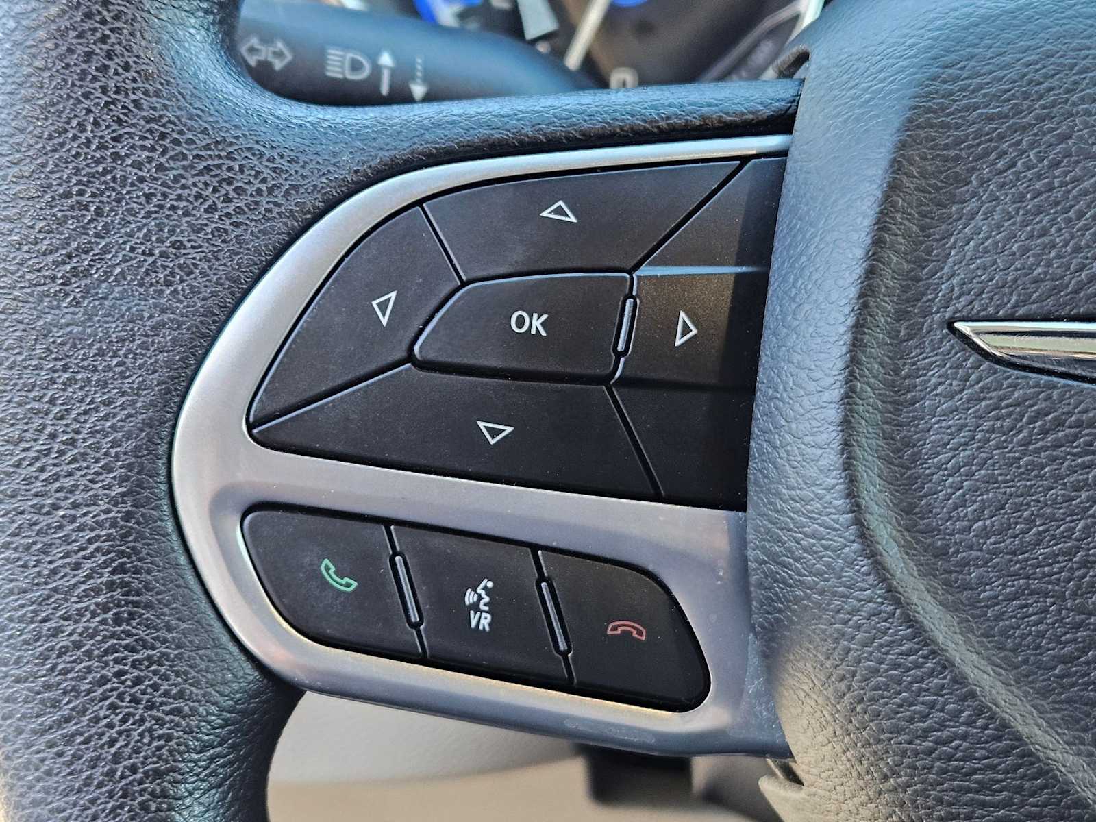 Thumbnail: 2020 Chrysler Voyager - 16