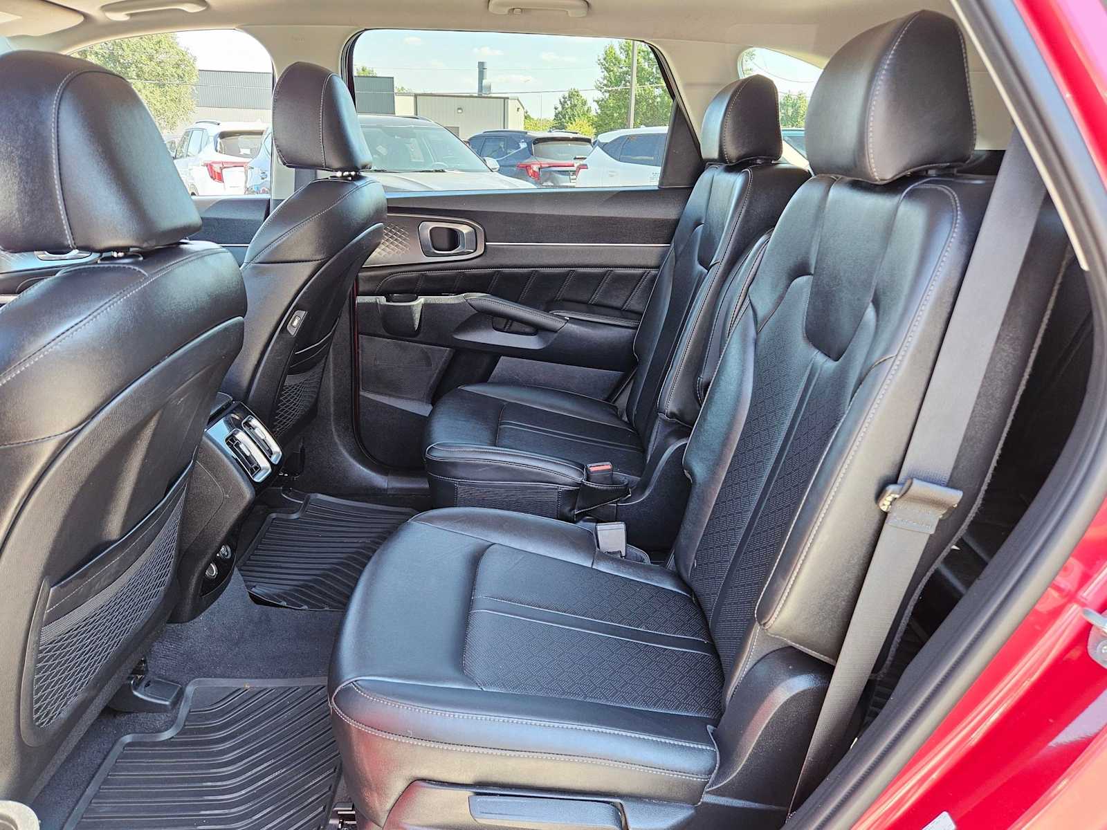 Thumbnail: 2022 Kia Sorento - 21