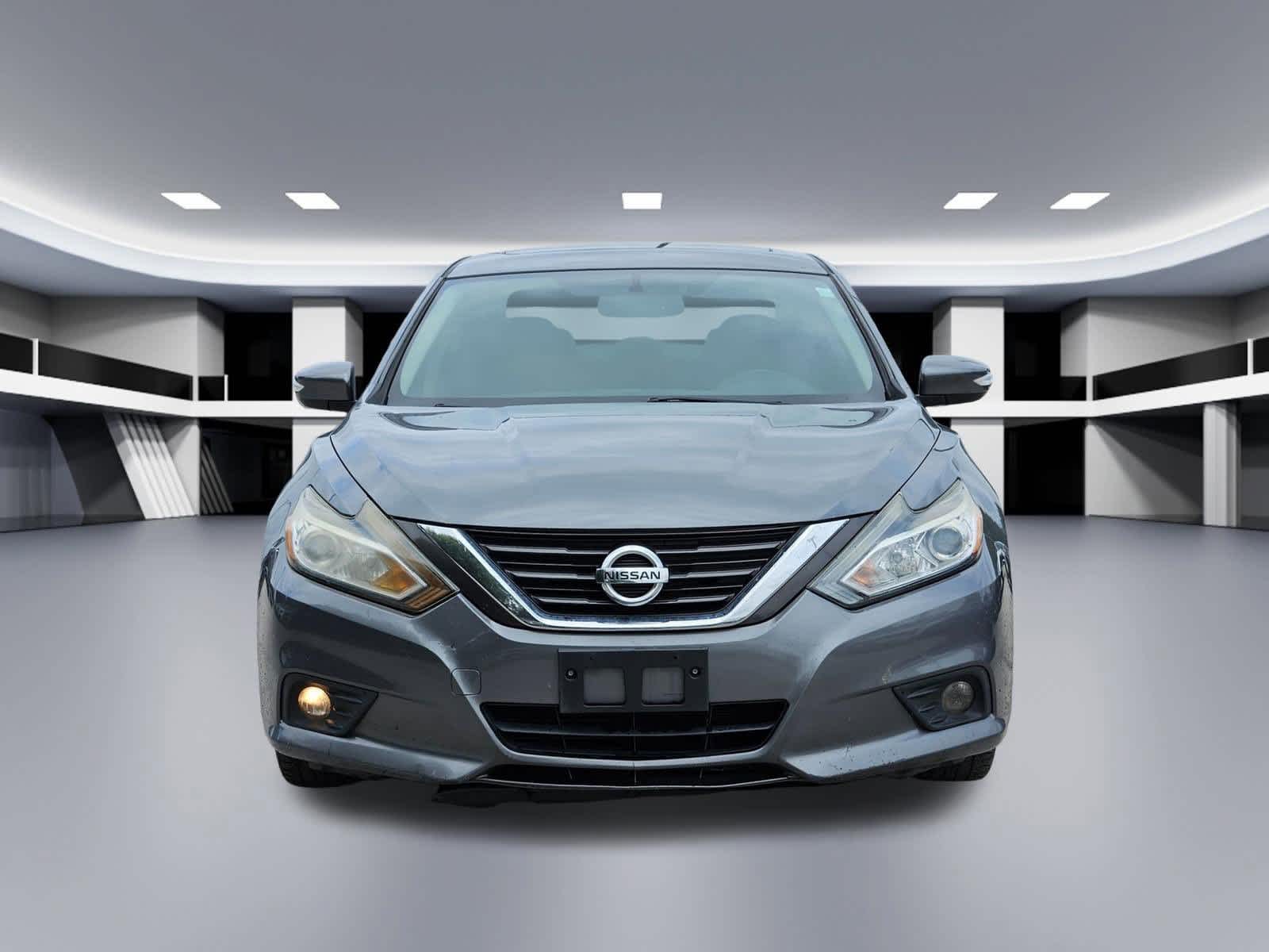 Thumbnail: 2017 Nissan Altima - 8