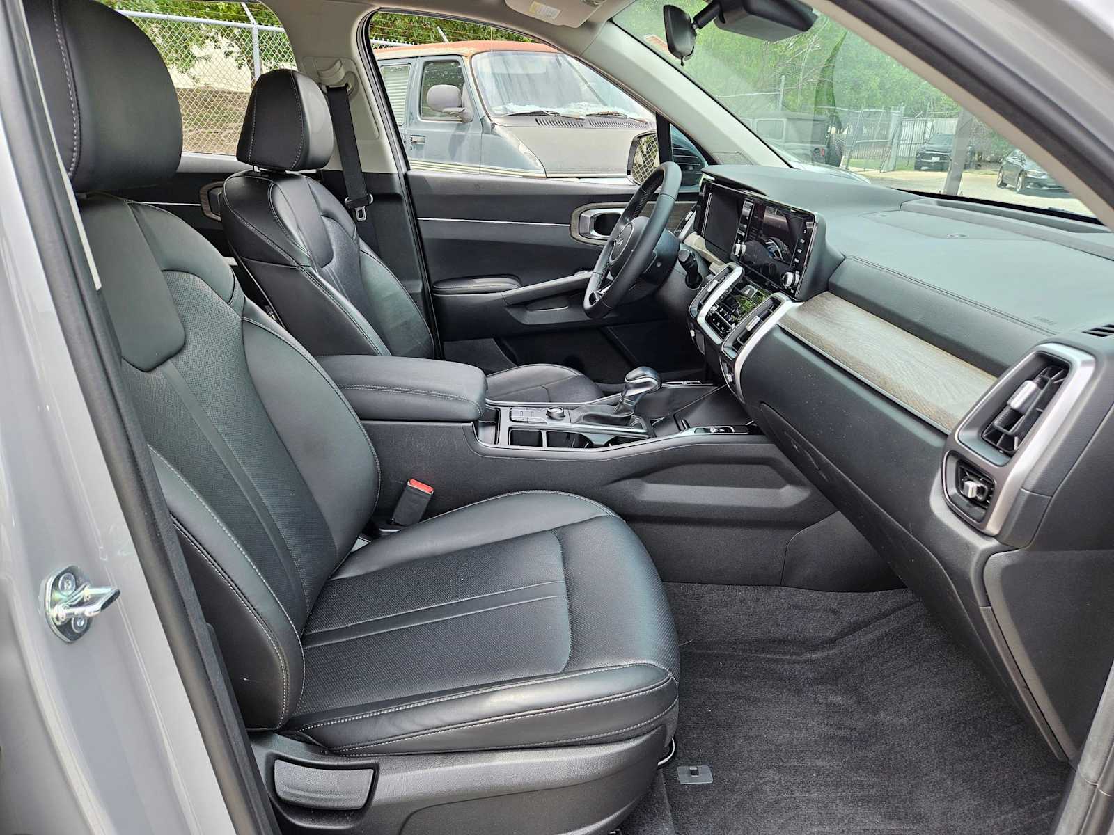 Thumbnail: 2023 Kia Sorento - 20