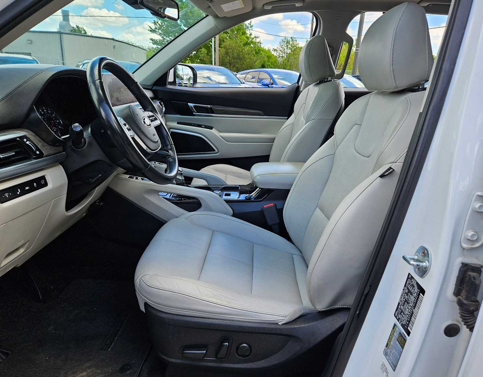 Thumbnail: 2020 Kia Telluride - 15