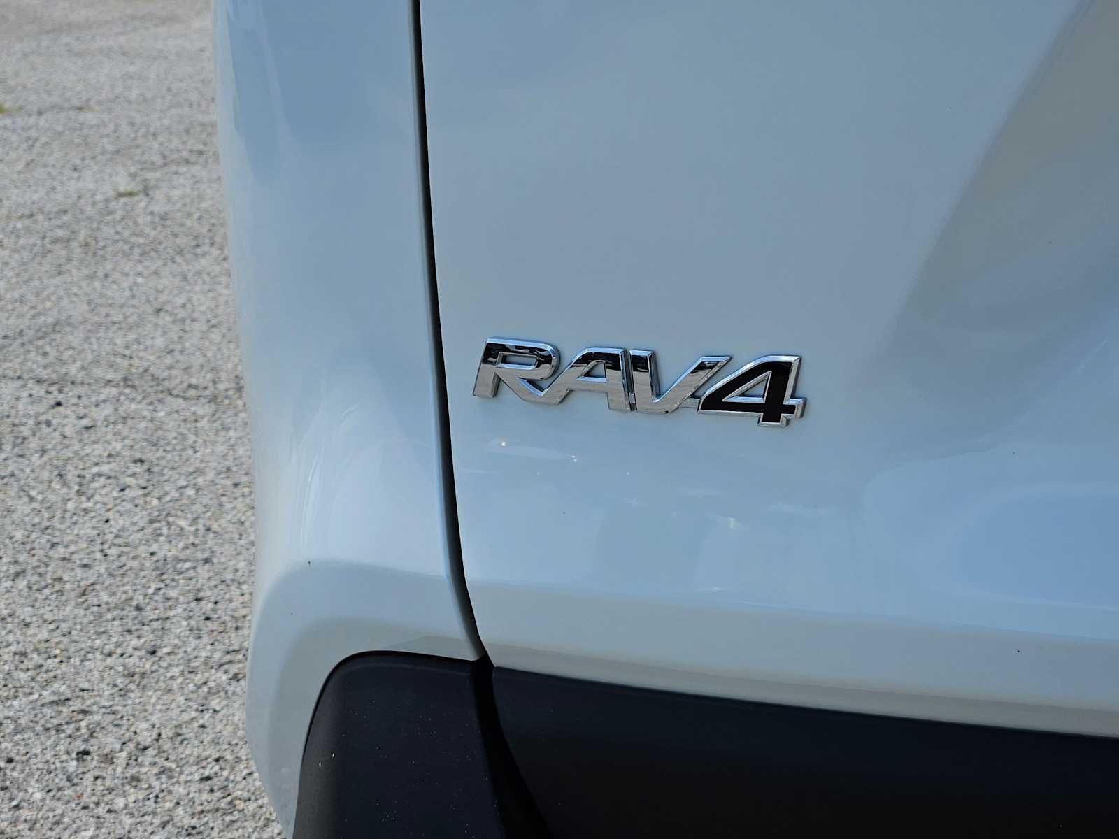 Thumbnail: 2022 Toyota RAV4 - 13