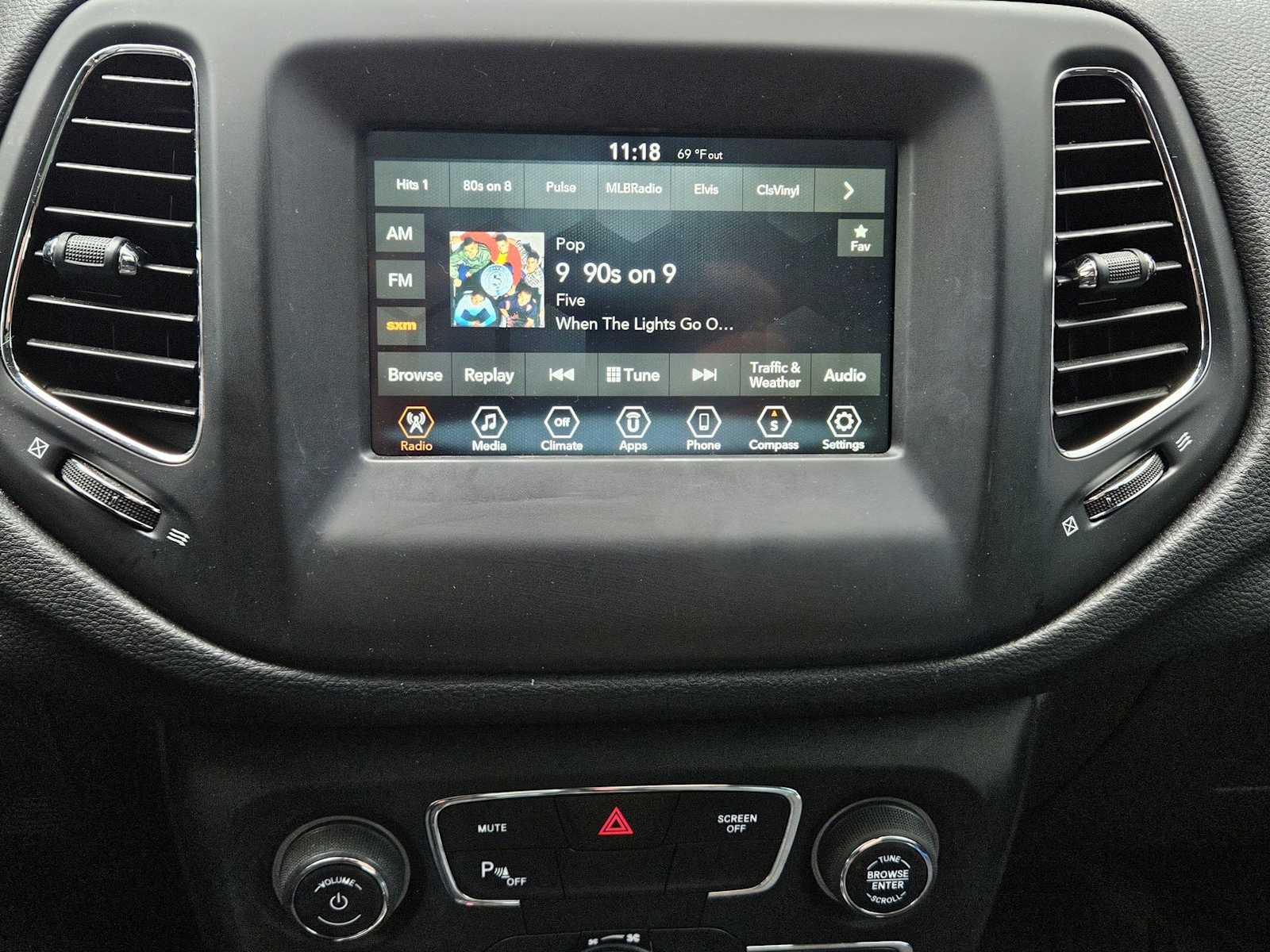 Thumbnail: 2019 Jeep Compass - 16