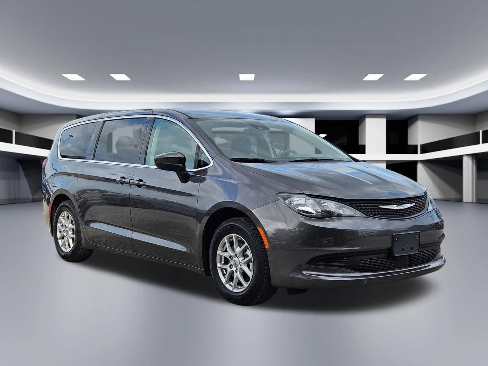 Thumbnail: 2023 Chrysler Voyager - 8