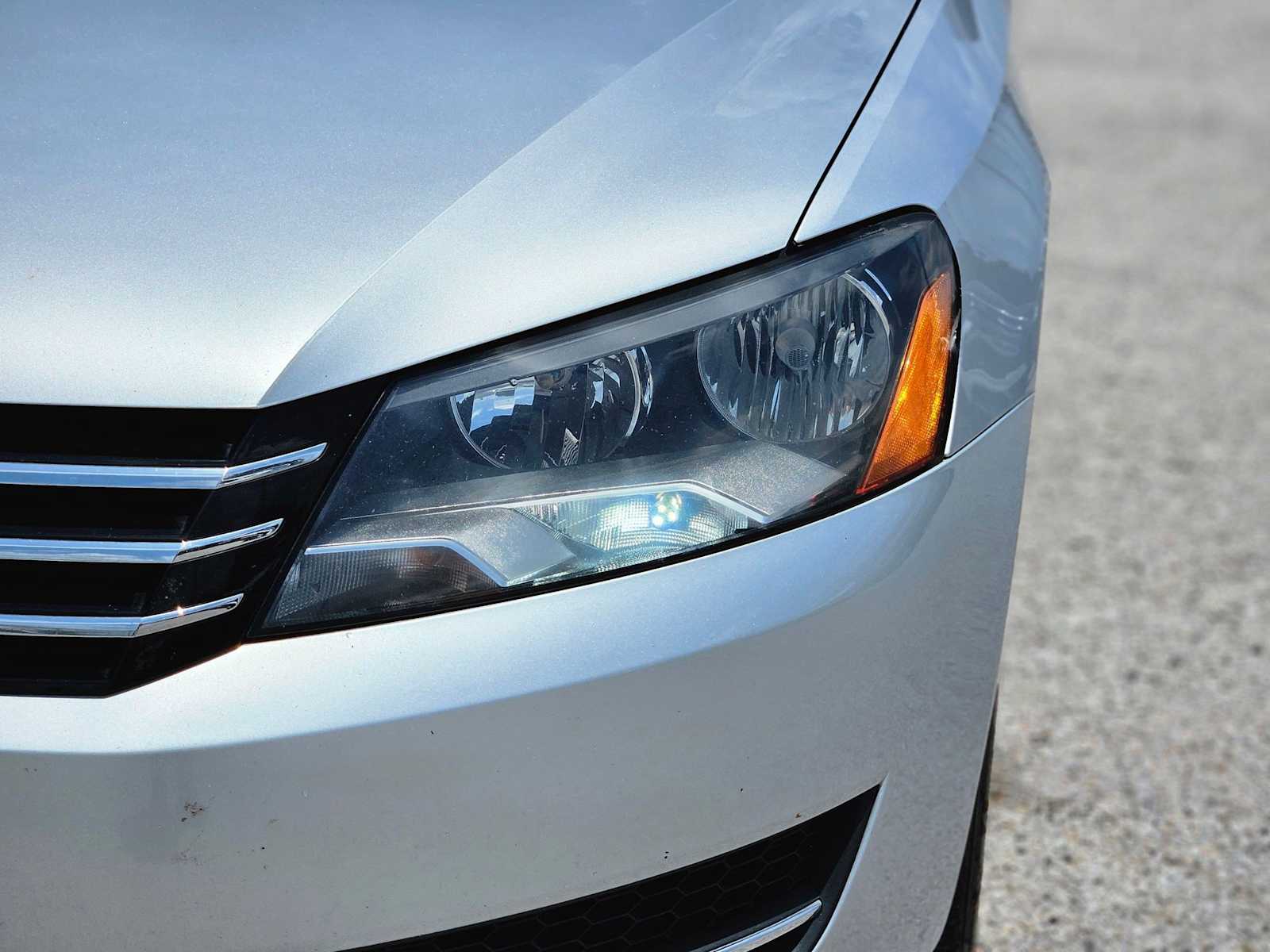 Thumbnail: 2013 Volkswagen Passat - 11