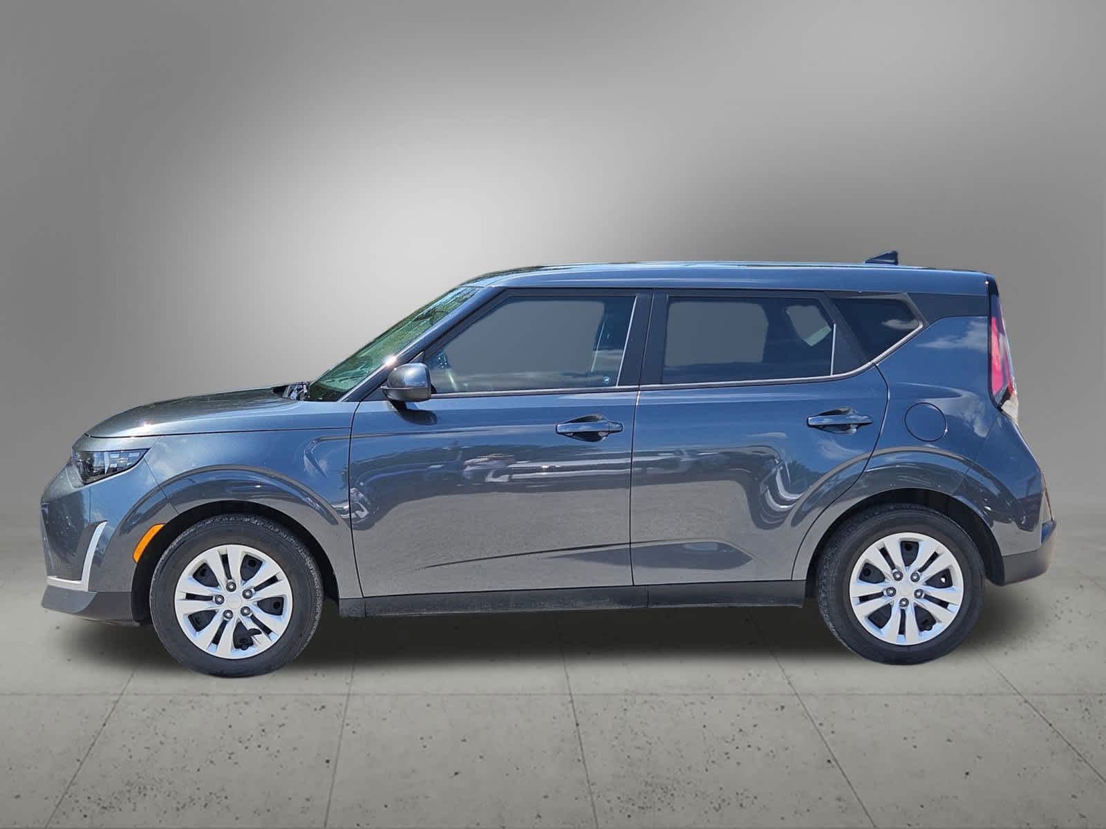 2023 Kia Soul LX photo 2